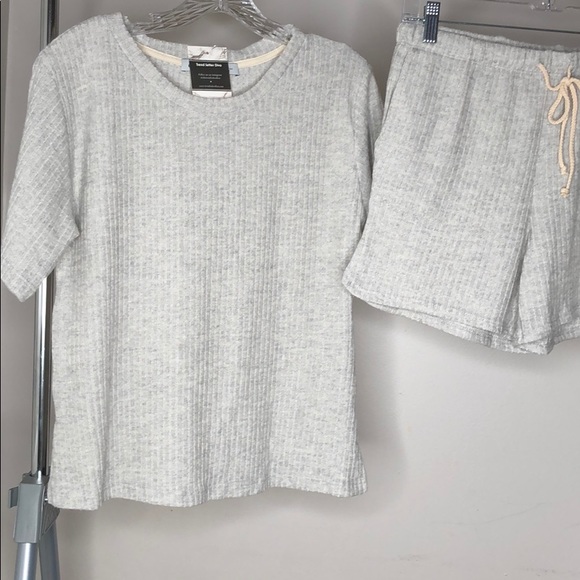LIGHT GRAY TOP & SHORT SET - Picture 7 of 13